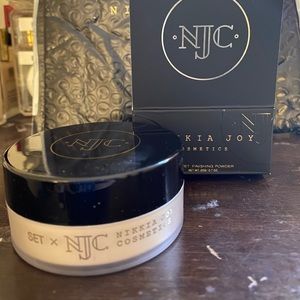 Nikkia Joy Velvet Finishing Powder!